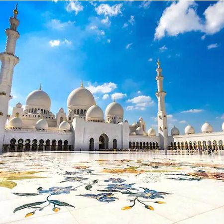 Corniche Street - For Males "Peaceful Bed Space" Abu Dhabi Exterior photo