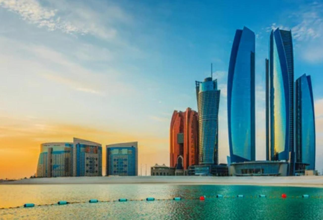 Corniche Street - For Males "Peaceful Bed Space" Abu Dhabi Exterior photo