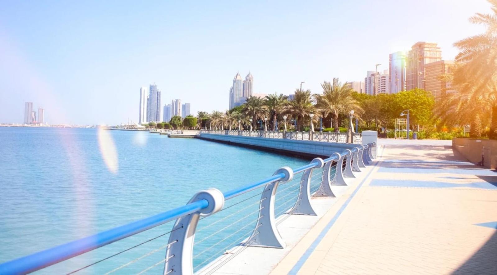 Corniche Street - For Males "Peaceful Bed Space" Abu Dhabi Exterior photo